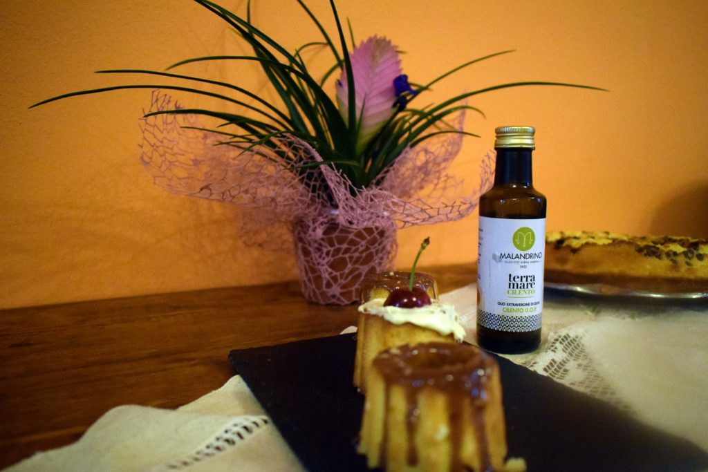 Ricette di dolci con l'uso di olio evo di oliva: ciambellone con gocce di cioccolato e bundt cake senza lattosio